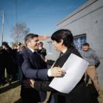 Kicillof entregó más de 340 títulos de propiedad gratuitos a familia bonaerenses