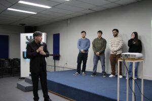 Estudiantes de la UNDAV y la UTN FRA presentaron un proyecto final de carrera conjunto     