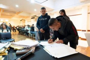 Derechos para familias de Quilmes. Entrega de títulos de propiedad dominial.