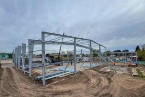 Quilmes continúa con Obras para la Comunidad. Avanza la construcción del Polideportivo en Ezpeleta.