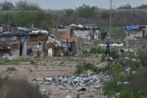 La pobreza volvió a crecer durante la gestión de Milei: alcanzó a unos 15,1 millones de personas.