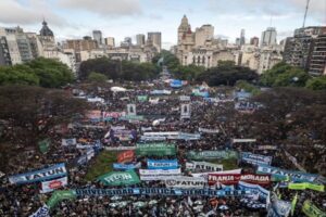 Quinta Marcha de Universitaria. La brutal represión que sufrieron los participantes en el Congreso Nacional.