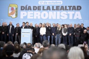 “Hoy, 81 años después de aquel glorioso levantamiento popular, es el punto de largada para construir ese triunfo que nos espera en 2027”.
