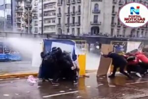 Feroz represión del Gobierno de Milei a la marcha pacífica de la Universidades en el Congreso