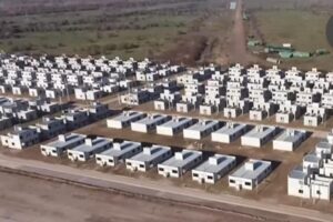 Estado Presente en la Provincia de Buenos Aires. Kicillof entregó 175 casas para mujeres que sufrieron violencia de género y para personas externadas de tratamientos de salud mental.