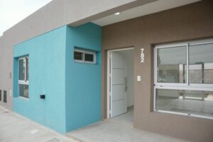 Familias de Isla Maciel recibieron viviendas