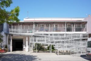 La intendenta Magdalena Sierra visitó el Cottolengo Don Orione. Allí recorrió las obras de remodelación realizadas por el Municipio.
